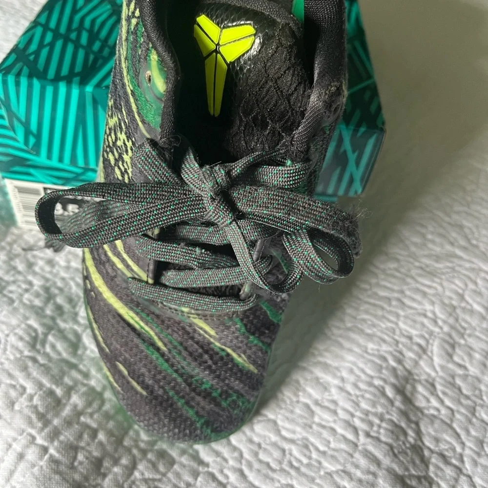 Nike Kids Black and Yellow Sneakers